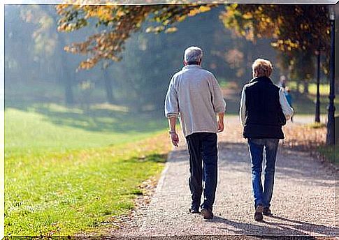 advantages of walking: suitable for older people as well